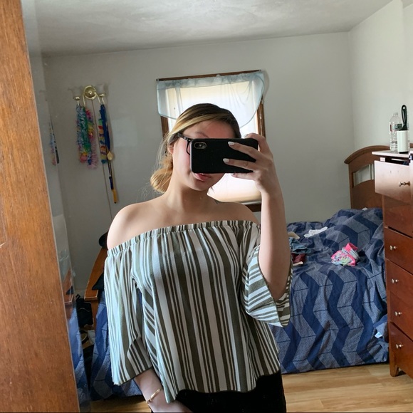 Off The Shoulder Top - Picture 2 of 2